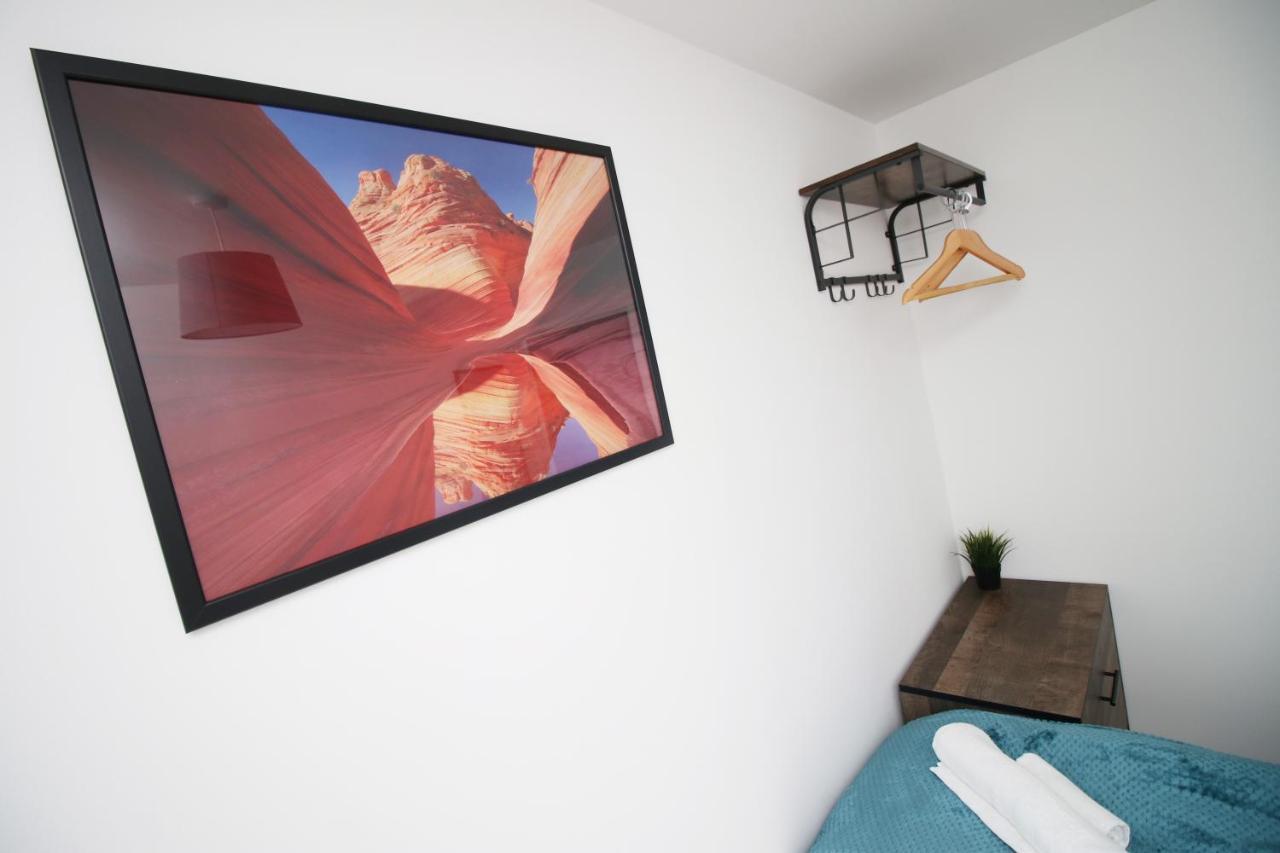 Delft - Spacious Home, High Speed Wi-Fi, Free Parking, Terrace Суиндон Экстерьер фото