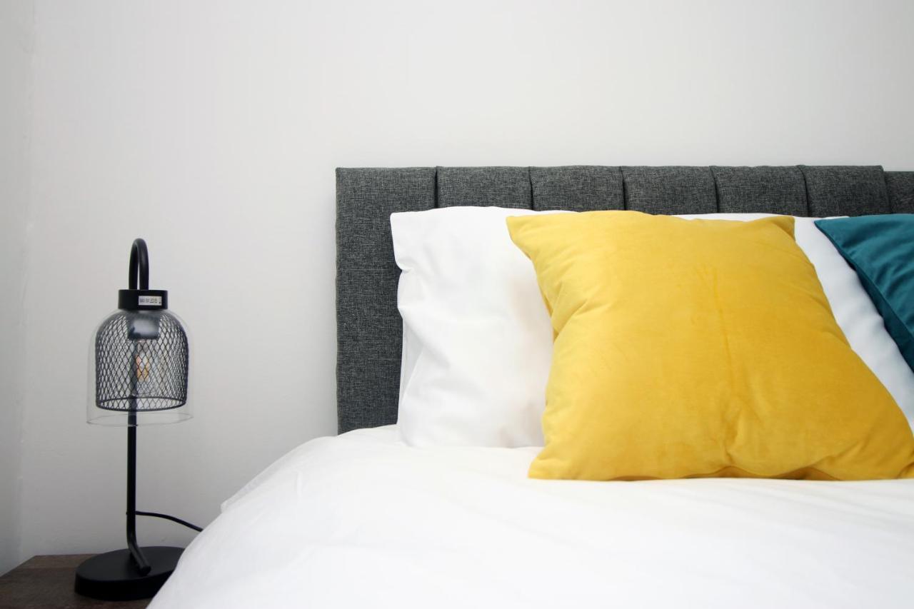 Delft - Spacious Home, High Speed Wi-Fi, Free Parking, Terrace Суиндон Экстерьер фото